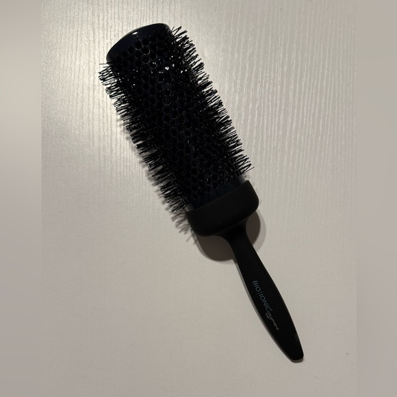 Bio Ionic Black Thermal Graphene MX® Thermal Styling Brush - Picture 2 of 3